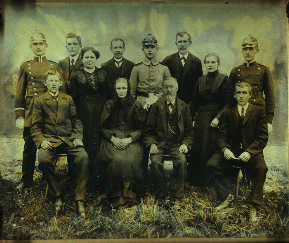 A picture of the Mayer family, taken in Germany in 1914