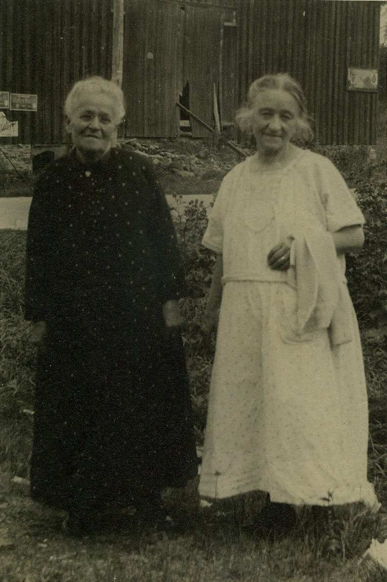 Barbara Manquen and Matilda Harlach