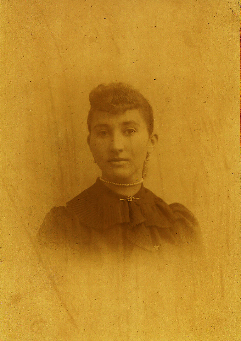A picture of Caroline Frei as a young girl